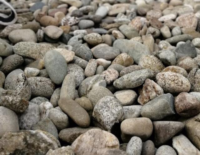 Галька речная пестрая (20-40 мм.)  купить в Кемерово от производителя, без посредников