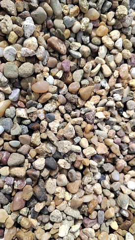 Kamenclub.ru: Галька окат (серо-желтая) фр.5-10 мм. купить  в Кемерово галька речная рыжий, желтый, рыжий, серо-желтый речная окатанная галька декоративная 5000 руб/т   фото КАМЕНЬ КЛУБ