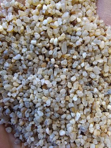 Кварцевый песок для водоподготовки фр. 1,6-3 мм.  купить в Кемерово фото Камень Клуб