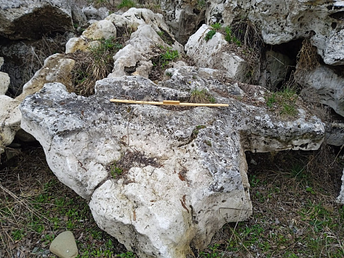 Kamenclub.ru: Выветренный известняк (степной) фр. 500-1500 мм.  купить в Кемерово    10000 руб/т   фото КАМЕНЬ КЛУБ