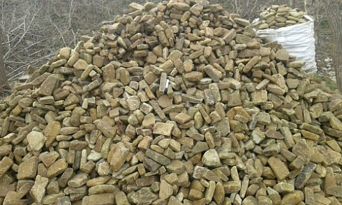 Kamenclub.ru: Песчаник для строительства и кладки блочный (фр 100-200 мм)  купить в Кемерово песчаник бежевый серый рыжий валун мелкий для строительства песчаник 6500 руб/т   фото КАМЕНЬ КЛУБ