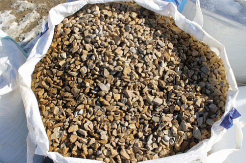 Kamenclub.ru: Щебень крошка желтый (песчаник) фр. 20-40 мм.  купить в Кемерово песчаник бежевый рыжий каменная крошка песчаника 9500 руб/т   фото КАМЕНЬ КЛУБ