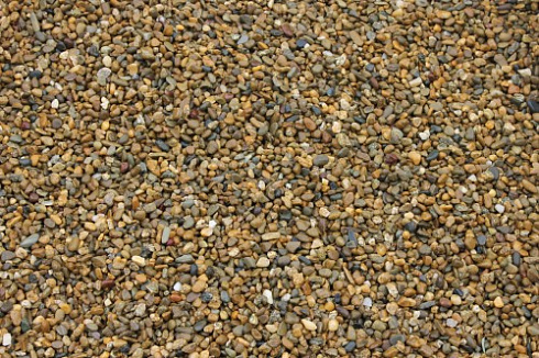 Kamenclub.ru: Галька окат (серо-желтая) фр.10-20 мм. купить  в Кемерово галька серо-желтая, рыжая, серый речная окатанная округлая галька 5000 руб/т   фото КАМЕНЬ КЛУБ