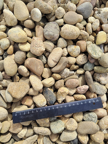 Kamenclub.ru: Галька речная окат рыжая фр. 20-40 мм. купить  в Кемерово галька речная окатанная рыжая желтая серая округлая речная галька 5000 руб/т   фото КАМЕНЬ КЛУБ