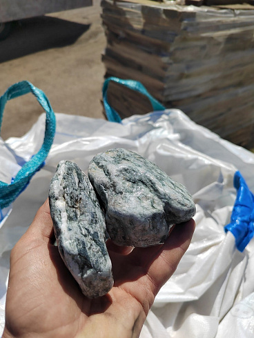 фото Галтованный жадеит (фр. 70-100 мм)  купить в Кемерово в интернет-портале КАМЕНЬ КЛУБ