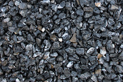 Kamenclub.ru: Щебень крошка черный (мрамор) фр. 3-5 мм.  купить в Кемерово мрамор черный белый с прожилками щебень мраморный декоративный колотый 18000 руб/т   фото КАМЕНЬ КЛУБ