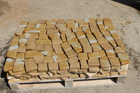 Kamenclub.ru: Песчаник брусчатка (Готика) art PSG-L-01  купить в Кемерово    2300 руб/кв.м   фото КАМЕНЬ КЛУБ