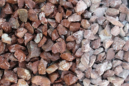 Kamenclub.ru: Мраморная крошка (щебень крошка розовый) фр. 20-40 мм.  купить в Кемерово мрамор розовый, красный мраморная крошка декоративная 11000 руб/т   фото КАМЕНЬ КЛУБ