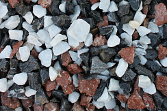 Kamenclub.ru: Мраморная крошка (щебень крошка микс : белый-черный-розовый) фр. 3-5 мм.  купить в Кемерово мрамор белый, черный, розовый, разноцветный мраморная каменная крошка декорвтивная 12000 руб/т   фото КАМЕНЬ КЛУБ