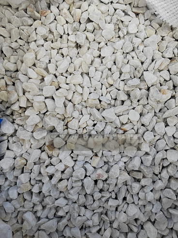 Kamenclub.ru: Мраморная крошка, щебень, цвет-белый, фр. 10-20 мм.  купить в Кемерово мрамор белый, молочный айвори каменная ландшафтная декоративная крошка шебня 12000 руб/т   фото КАМЕНЬ КЛУБ