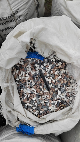 Kamenclub.ru: Мраморная крошка (щебень галтованный микс:белый-зеленый-розовый) фр.20-40 мм.  купить в Кемерово мрамор белый, зеленый, розовый мрамор декоративный (галтовка) 15500 руб/т   фото КАМЕНЬ КЛУБ