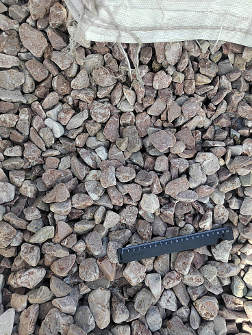 Kamenclub.ru: Мраморная крошка (щебень галтованный розовый) фр.20-40 мм.  купить в Кемерово мрамор розовый, красный оголтованный округлый щебень  15000 руб/т   фото КАМЕНЬ КЛУБ