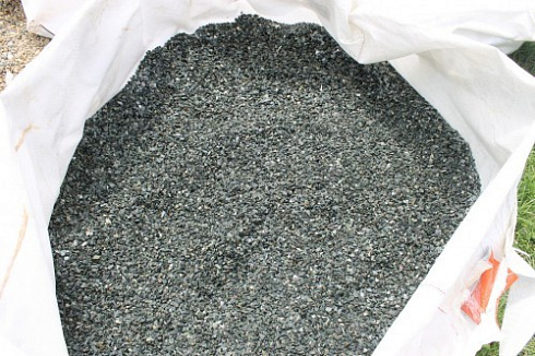 Kamenclub.ru: Щебень крошка зеленый (змеевик) фр. 5-10 мм  купить в Кемерово змеевик зеленый, салатовый ландшафтный декоративный щебень крошка 7 200 руб/т   фото КАМЕНЬ КЛУБ