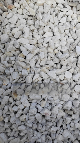 Kamenclub.ru: Мраморная крошка, щебень, цвет-белый, фр. 5-10 мм.  купить в Кемерово мрамор белый, айвори, молочный мраморная каменная крошка ландшафтная 12000 руб/т   фото КАМЕНЬ КЛУБ