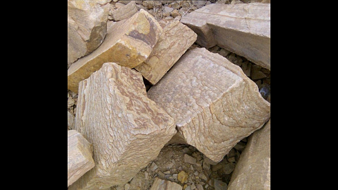 Kamenclub.ru: Песчаник пластушка желтый с рисунком (4-6 см)  купить в Кемерово плитняк пластушка желтый с рисунком песчаник 9 000 руб/м3   фото КАМЕНЬ КЛУБ