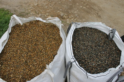 Kamenclub.ru: Галька окат (серо-желтая) фр.10-20 мм. купить  в Кемерово галька серо-желтая, рыжая, серый речная окатанная округлая галька 5000 руб/т   фото КАМЕНЬ КЛУБ