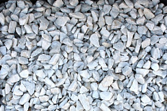 Kamenclub.ru: Мраморная крошка, щебень, цвет-белый, фр. 3-5 мм.  купить в Кемерово мрамор белый молочный бежевый мрамор колотый 11500 руб/т   фото КАМЕНЬ КЛУБ