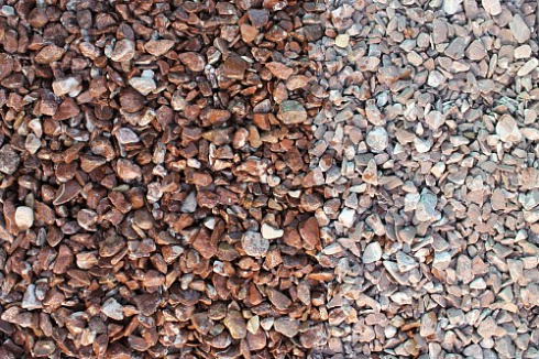 Kamenclub.ru: Мраморная крошка (щебень галтованный розовый) фр.10-20 мм.  купить в Кемерово мрамор розовый, красный ландшафтный декоративный окатанный округлый щебень 15000 руб/т   фото КАМЕНЬ КЛУБ