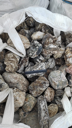 Kamenclub.ru: Кварцевый валунчик фр.100-300 мм.  купить в Кемерово кварц белый, бежевый молочный рыжий крупный природный камень галечник 7850 руб/т   фото КАМЕНЬ КЛУБ