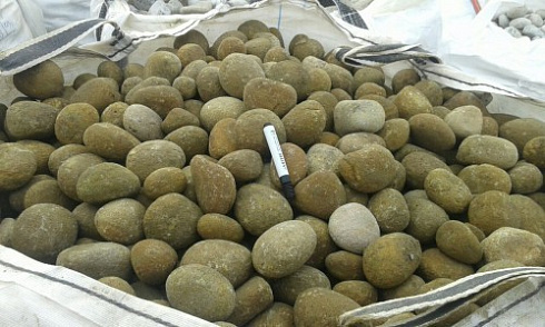 Kamenclub.ru: Песчаник ядра, фр. 100-300 мм  купить в Кемерово песчаник бежевый серый рыжий речная галька 5 000 руб/т   фото КАМЕНЬ КЛУБ