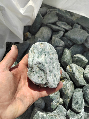 фото Галтованный жадеит (фр. 70-100 мм)  купить в Кемерово в интернет-портале КАМЕНЬ КЛУБ