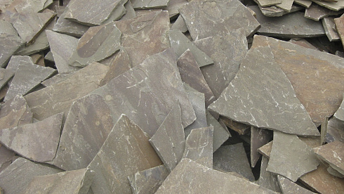 Kamenclub.ru: Песчаник пластушка серо-зеленый (3,0 см)  купить в Кемерово песчаник серо-зеленый, серый, зеленый песчаник пластушка колотый рваный ландшафтный 10200 руб/м3   фото КАМЕНЬ КЛУБ