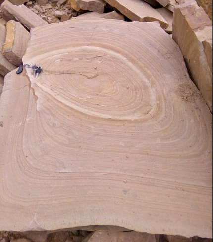 Kamenclub.ru: Форматный камень (плаха) пошаговая дорожка от 70-150 см (4 -12 см)  купить в Кемерово плитняк  форматный плаха желтый песчаник 9 000 руб/т   фото КАМЕНЬ КЛУБ