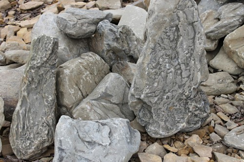 Kamenclub.ru: Песчаник декоративный ландшафтный (фр. 300-500 мм)  купить в Кемерово песчаник желтый рыжий серый зеленый валун речной окатанный природный песчаника 4 500 руб/т   фото КАМЕНЬ КЛУБ