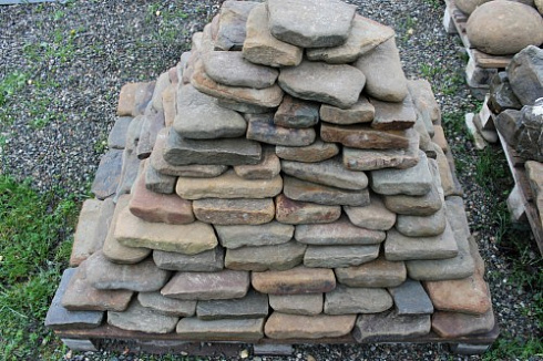 Kamenclub.ru: Песчаник галтованный для облицовки (фр. 2-5 см)  купить в Кемерово песчник рыжий желтый серый песчаник окатанный речной 6 000 руб/т   фото КАМЕНЬ КЛУБ