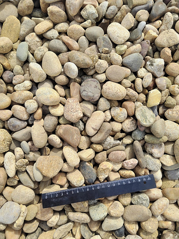 Kamenclub.ru: Галька речная окат рыжая фр. 20-40 мм. купить  в Кемерово галька речная окатанная рыжая желтая серая округлая речная галька 5000 руб/т   фото КАМЕНЬ КЛУБ