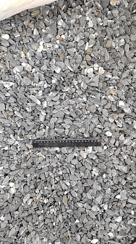 Kamenclub.ru: Щебень галтованный черный (мрамор) фр.10-20 мм.  купить в Кемерово мрамор черный с белыми прожилками, черный, белый окатанный округлый ландшафтный декоративный щебень 15000 руб/т   фото КАМЕНЬ КЛУБ