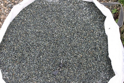 Kamenclub.ru: Щебень крошка зеленый (змеевик) фр. 5-10 мм  купить в Кемерово змеевик зеленый, салатовый ландшафтный декоративный щебень крошка 7 200 руб/т   фото КАМЕНЬ КЛУБ