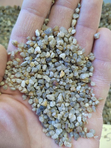 Кварцевый песок для площадок фр. 2-5 мм.  купить в Кемерово фото Камень Клуб