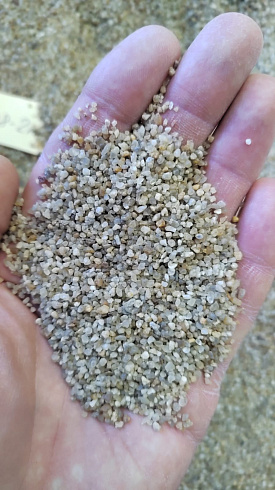 Кварцевый песок для площадок фр. 0,8 - 2 мм.  купить в Кемерово фото Камень Клуб