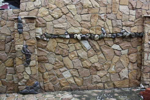 Kamenclub.ru: Песчаник колотый для облицовки (фр. 2-3 см)  купить в Кемерово песчаник бежевый серый рыжий песчаник строительный 5000 руб/т   фото КАМЕНЬ КЛУБ