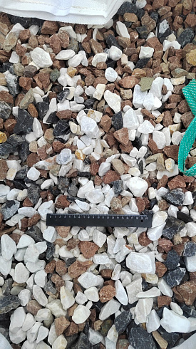 Kamenclub.ru: Мраморная крошка (щебень галтованный микс:белый-зеленый-розовый) фр.20-40 мм.  купить в Кемерово мрамор белый, зеленый, розовый мрамор декоративный (галтовка) 15500 руб/т   фото КАМЕНЬ КЛУБ
