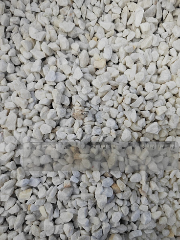 Kamenclub.ru: Мраморная крошка, щебень, цвет-белый, фр. 5-10 мм.  купить в Кемерово мрамор белый, айвори, молочный мраморная каменная крошка ландшафтная 12000 руб/т   фото КАМЕНЬ КЛУБ