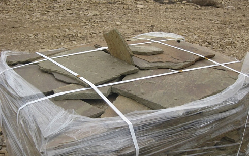 Kamenclub.ru: Песчаник пластушка серо-зеленый (3,0 см)  купить в Кемерово песчаник серо-зеленый, серый, зеленый песчаник пластушка колотый рваный ландшафтный 10200 руб/м3   фото КАМЕНЬ КЛУБ