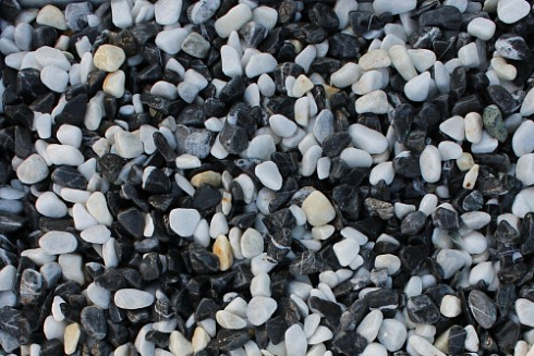 Kamenclub.ru: Мраморная крошка (щебень галтованный микс:: серый-зеленый-розовый) фр.10-20 мм.  купить в Кемерово мрамор серый, зеленый, розовый щебень окатанный округлый декоративный ландшафтный 15500 руб/т   фото КАМЕНЬ КЛУБ