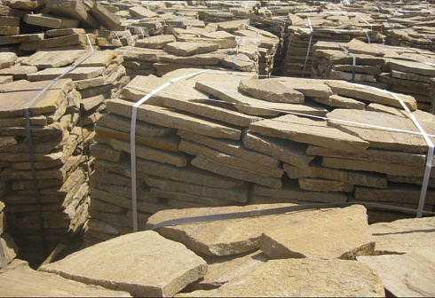 Kamenclub.ru: Песчаник пластушка желтый с рисунком (3 см)  купить в Кемерово песчаник желтый с рисунком, рыжий, желтый песчаник пластушка ландшафтная рваная 8 500 руб/м3   фото КАМЕНЬ КЛУБ