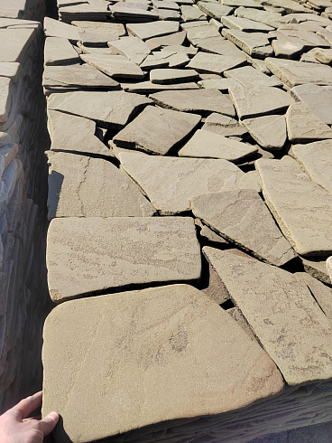 Kamenclub.ru: Песчаник галтованный для облицовки (фр. 2-5 см)  купить в Кемерово песчник рыжий желтый серый песчаник окатанный речной 6 000 руб/т   фото КАМЕНЬ КЛУБ