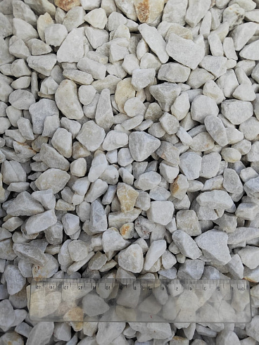 Kamenclub.ru: Мраморная крошка, щебень, цвет-белый, фр. 10-20 мм.  купить в Кемерово мрамор белый, молочный айвори каменная ландшафтная декоративная крошка шебня 12000 руб/т   фото КАМЕНЬ КЛУБ