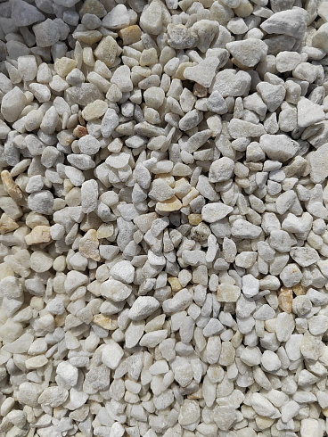 Kamenclub.ru: Мраморная крошка, щебень, цвет-белый, фр. 5-10 мм.  купить в Кемерово мрамор белый, айвори, молочный мраморная каменная крошка ландшафтная 12000 руб/т   фото КАМЕНЬ КЛУБ
