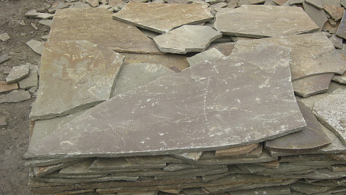 Kamenclub.ru: Песчаник пластушка серо-зеленый (4,0 см- 5,0 см)  купить в Кемерово песчаник серо-зеленый, серый, зеленый песчаник рваный ландшафтный колотый 9000 руб/м3   фото КАМЕНЬ КЛУБ