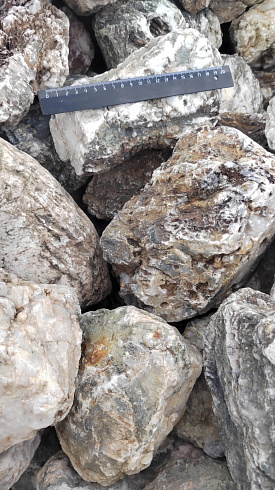 Kamenclub.ru: Кварцевый валунчик фр.100-300 мм.  купить в Кемерово кварц белый, бежевый молочный рыжий крупный природный камень галечник 7850 руб/т   фото КАМЕНЬ КЛУБ