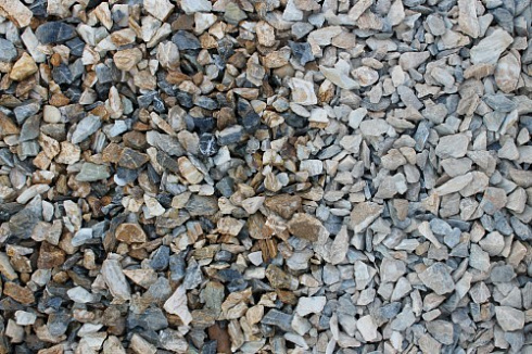 Kamenclub.ru: Мраморная крошка (щебень крошка медовый), фр. 10-20 мм.  купить в Кемерово песчаник бежевый, серый каменная ландшафтная крошка  12000 руб/т   фото КАМЕНЬ КЛУБ