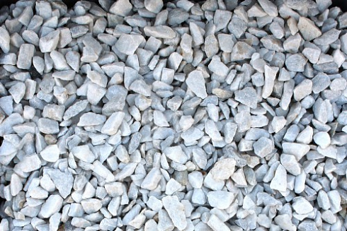 Kamenclub.ru: Мраморная крошка, щебень, цвет-белый, фр. 3-5 мм.  купить в Кемерово мрамор белый молочный бежевый мрамор колотый 11500 руб/т   фото КАМЕНЬ КЛУБ