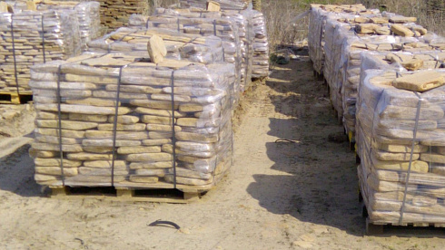 Kamenclub.ru: Песчаник пластушка галтованный желтый с рисунком (3 см)  купить в Кемерово плитняк - пластушка желтый песчаник 21000 руб/м3   фото КАМЕНЬ КЛУБ