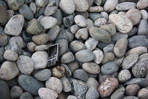 Kamenclub.ru: Галька речная окат (ассорти) фр. 50-100 мм. купить  в Кемерово галька природная округлая серая белая черная серая коричневая синяя галька речная окатанная округлая 6200 руб/т   фото КАМЕНЬ КЛУБ