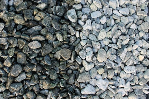 Kamenclub.ru: Щебень галтованный зеленый (змеевик) фр. 20-40 мм.  купить в Кемерово мрамор зеленый, салатовый оголтованный щебень мраморный 12500 руб/т   фото КАМЕНЬ КЛУБ